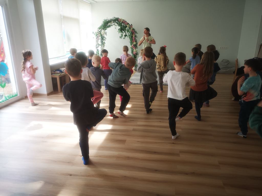 Jogos linksmybės: „Pakalnutės“ ir „Žibutės“ darželių vaikai atranda judesio džiaugsmą